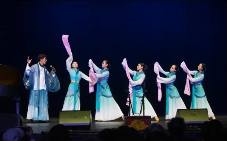 高梓淇新年晒与儿子合照,父子相隔千里7年只见2次