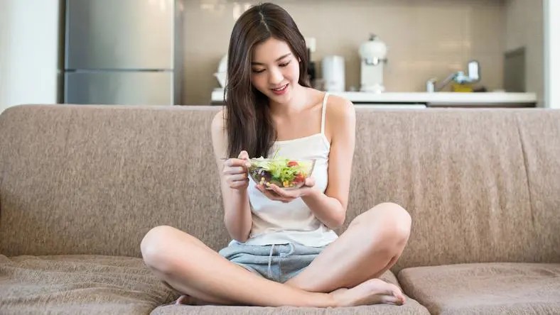 下一个芒果一姐?入职90天,张雅琪连登《歌手》和《花少》惹争议