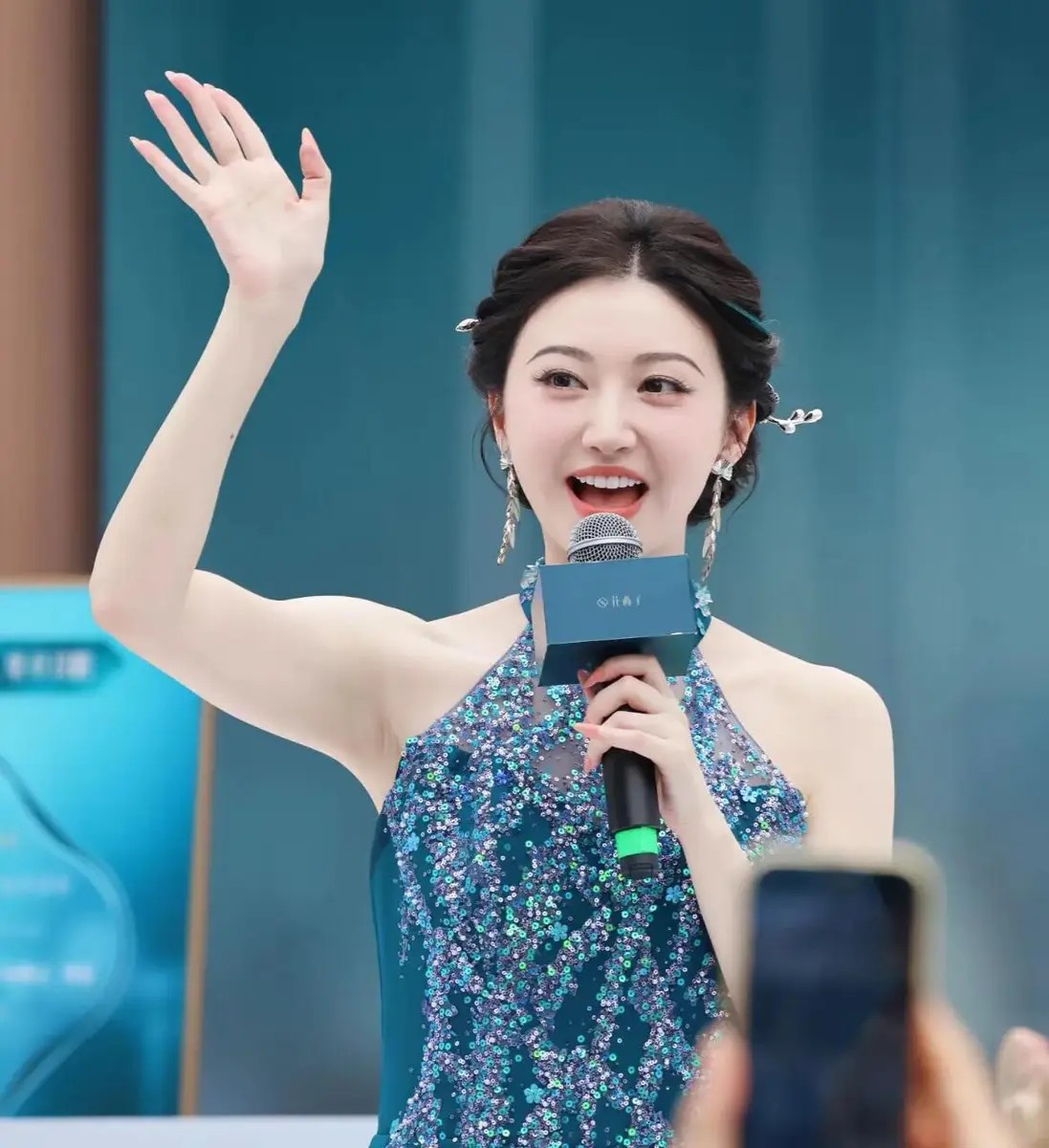 王晶爆料关之琳与刘德华恋情及离婚往事,娱乐圈情感纠葛引深思