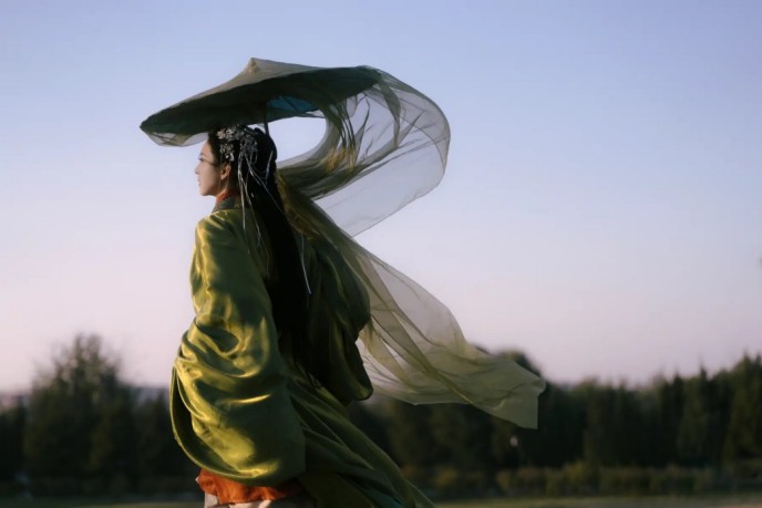 胡彦斌承认恋情后，遭前任下场锤渣男，网红女友曝光引发热议