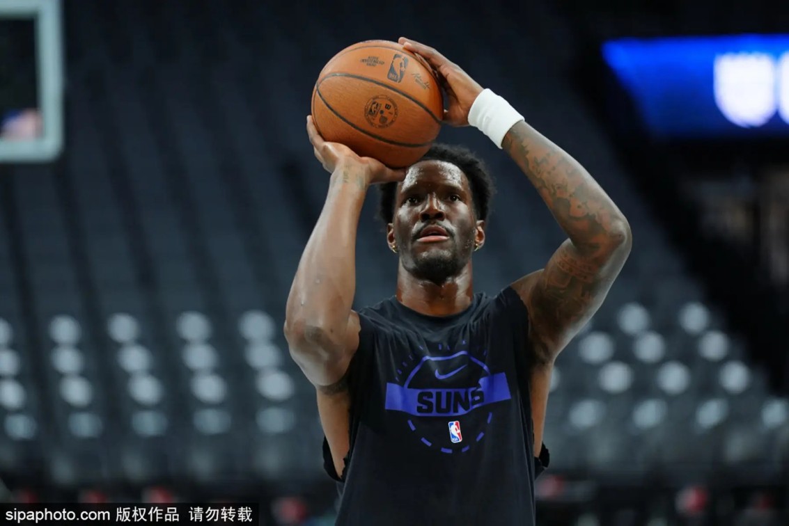 “上平台有些销量，但我还是主动撤下了”：一位烟酒店老板的自白